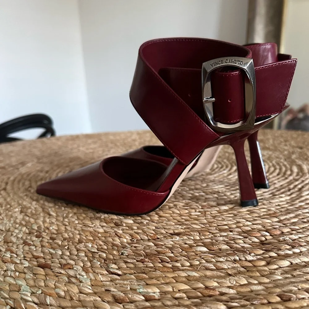 Vince Camuto Burgundy Leather Buckle Pump Sz 7.5 NWOT - Picture 4 of 6
